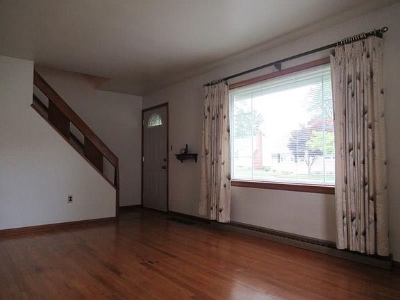 4th image of 3425 Auburn St