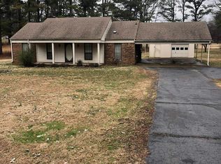 3200 Leo Holland Dr, Millington, TN 38053
