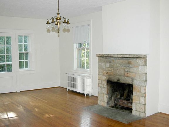 4th image of 92 Winchester St