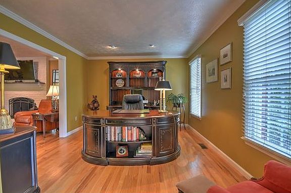 3rd image of 1012 Chesapeake Ct