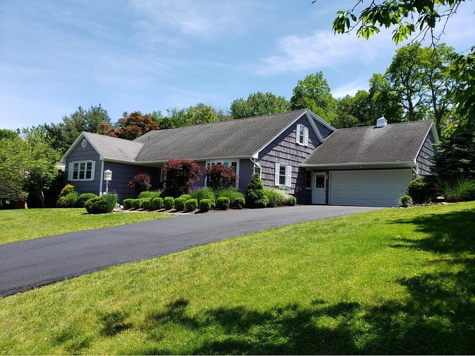 1st image of 5 Brookside Dr