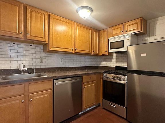 2nd image of 16 Yarmouth St APT 1