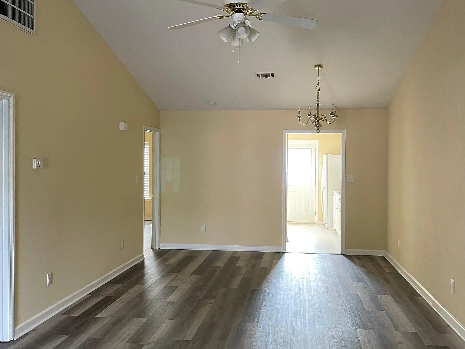 655 Brook Trl — Photo 3