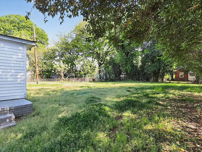 1011 Lomond Ave — Photo 15