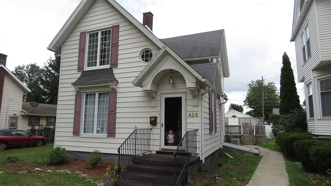 426 Water St photo 1