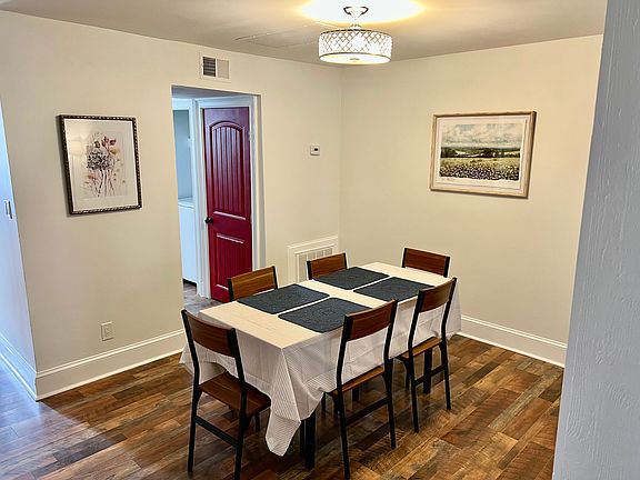 5th image of 303 Telfair St