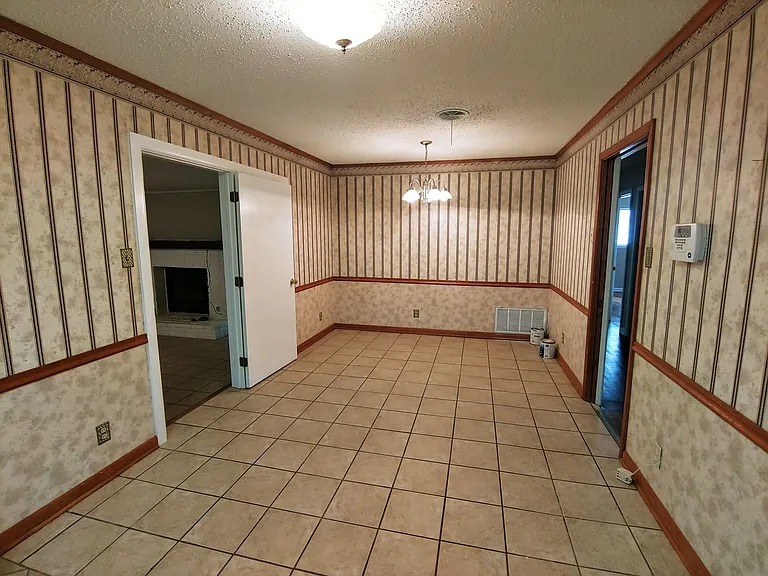 10005 Raymond Dr — Photo 7