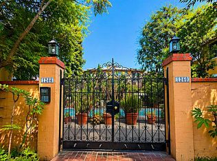 Hayworth Courtyard Apartments West Hollywood Living, Los Angeles, CA 90046