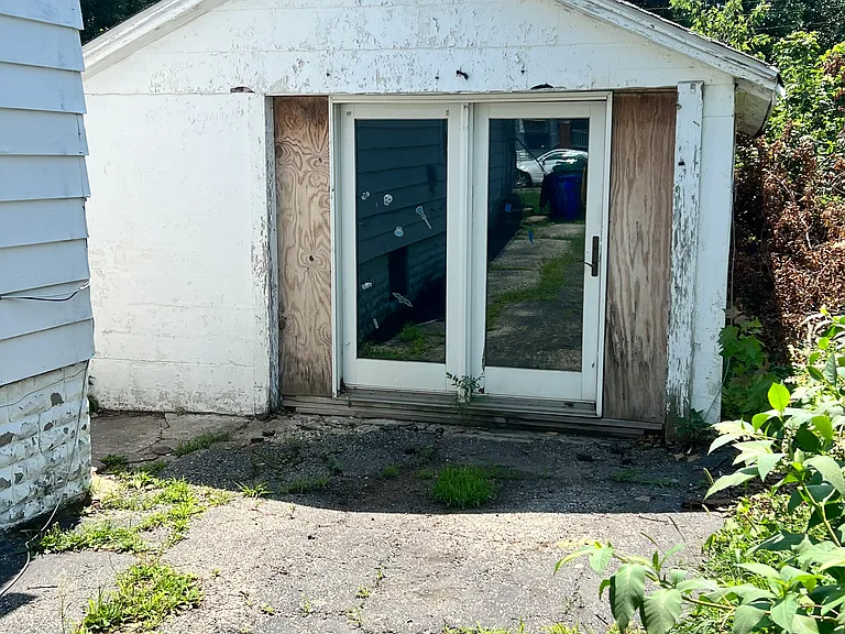 1553 E Walnut St — Photo 11