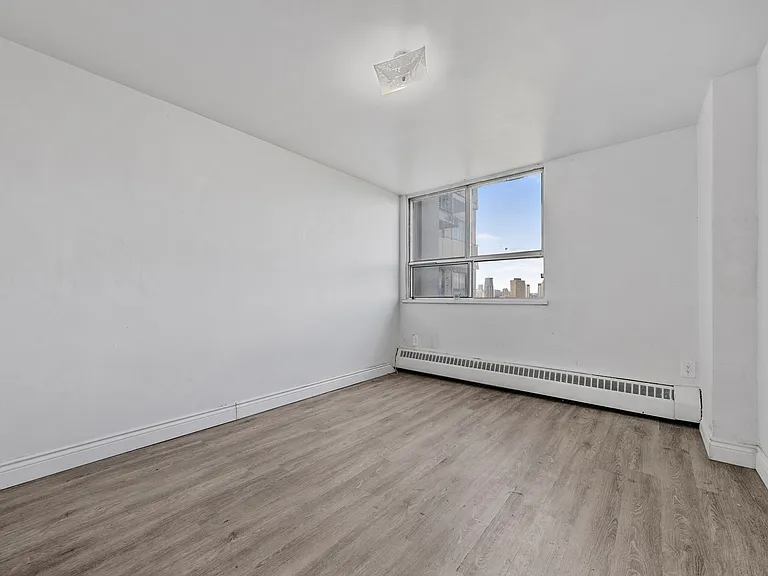 65 Thorncliffe Park Dr #906 — Photo 11