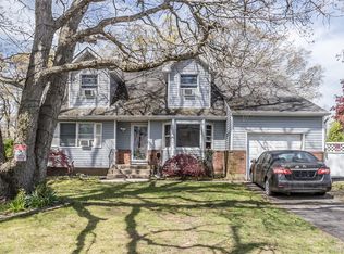 102 Pine Acres Blvd, Deer Park, NY 11729