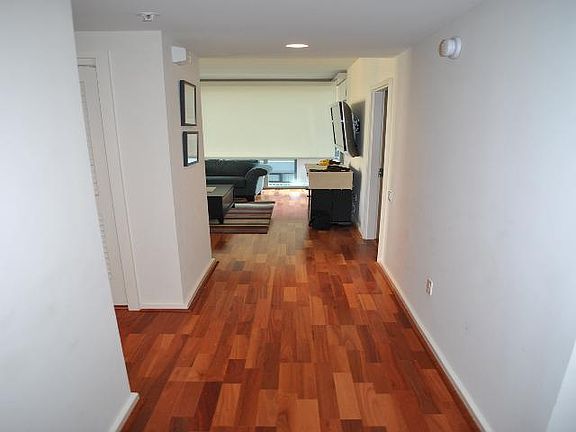 5th image of 321 10th Ave Unit 901