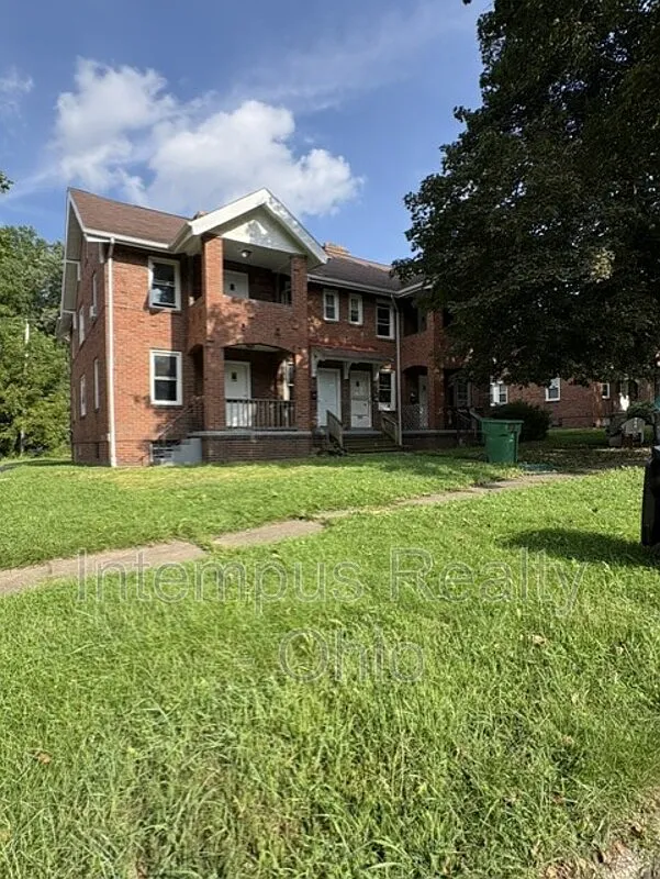 3 bed, 1.0 bath, $850 — Photo 1