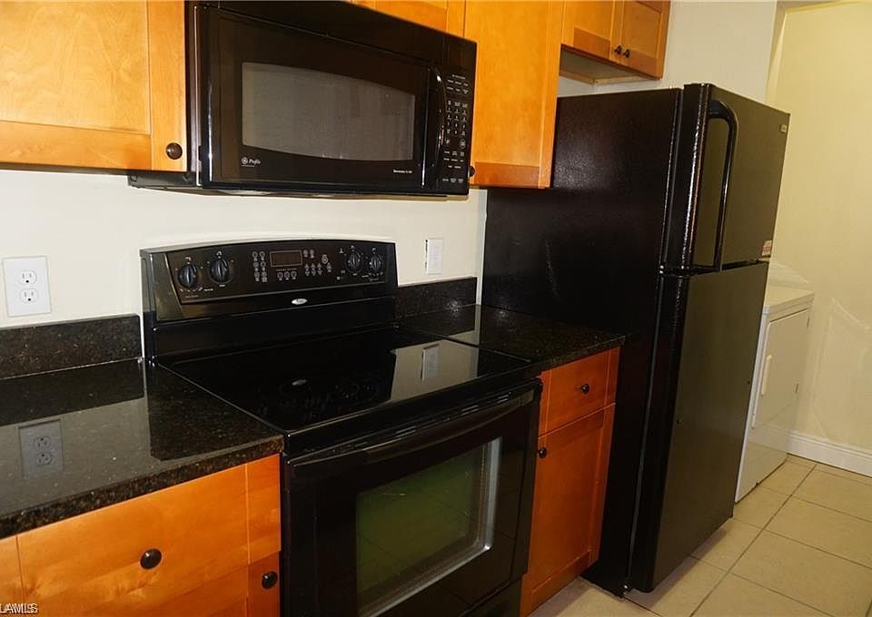 2nd image of 2929 Winkler Ave
