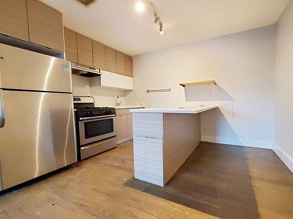 2nd image of 805 Marcy Ave #2F