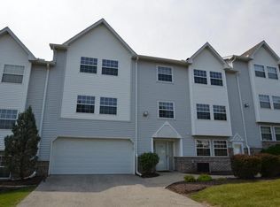 386 Kristin Ct E, Brookfield, WI 53045