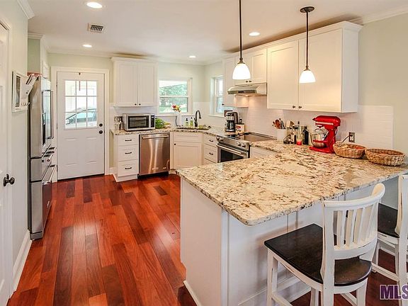 4th image of 32471 Glenwood Dr