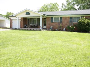 1517 Veterans Dr, De Soto, MO 63020