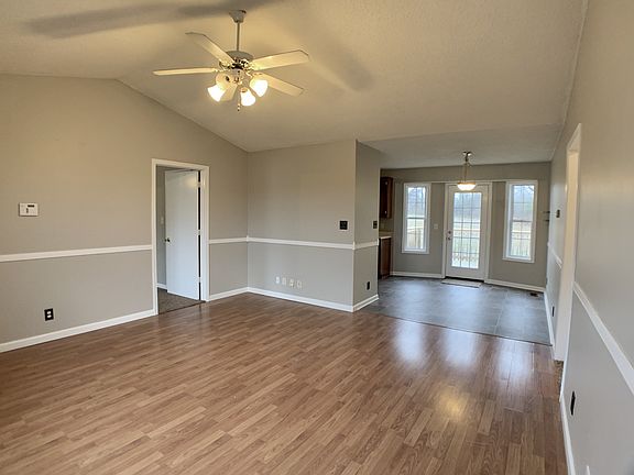 4th image of 329 Donna Dr