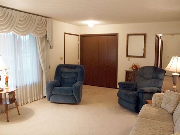 4th image of 804 E James St