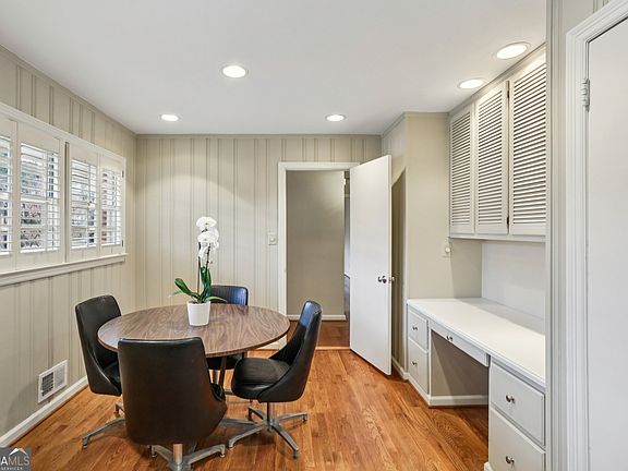 4th image of 2556 Defoors Ferry Rd NW