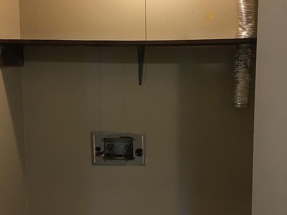 3rd image of 107 Antoinette St