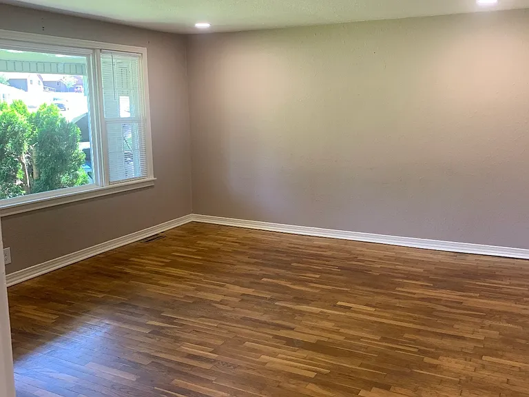 1316 Roberson St — Photo 3