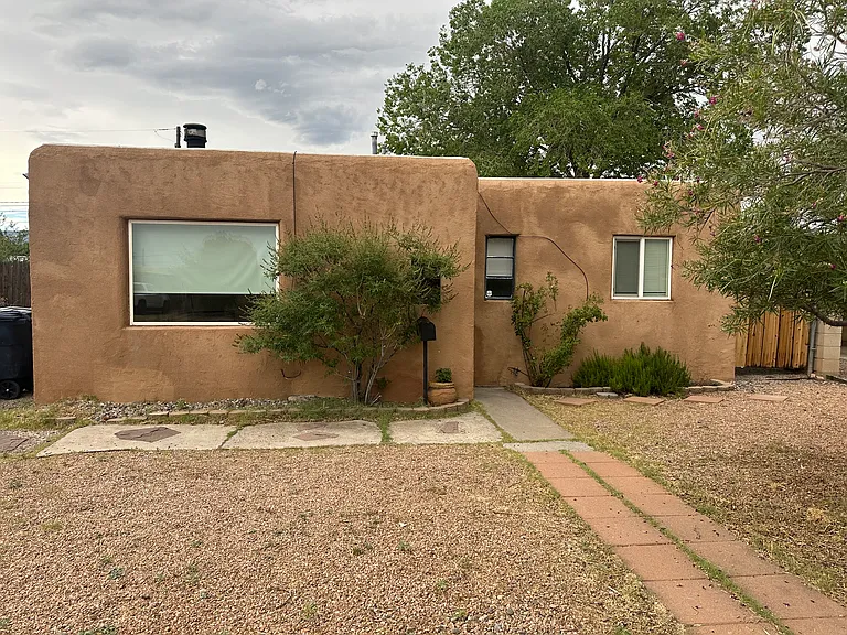 2424 Alvarado Dr NE — Photo 1