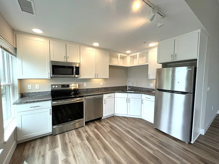 Sunrise Apartments — Photo 31