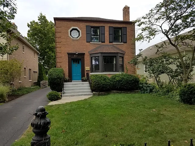 221 N Geneva Ave photo 1