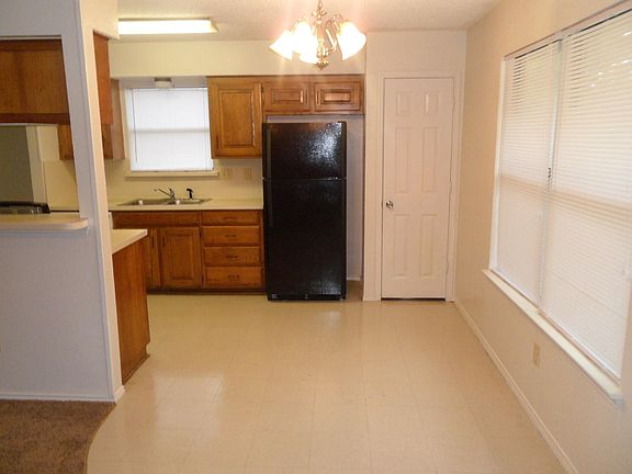 5th image of 8 Shady Valley Ct