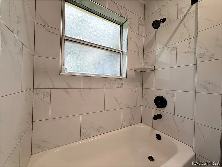 10715 N Northcut Ave — Photo 29