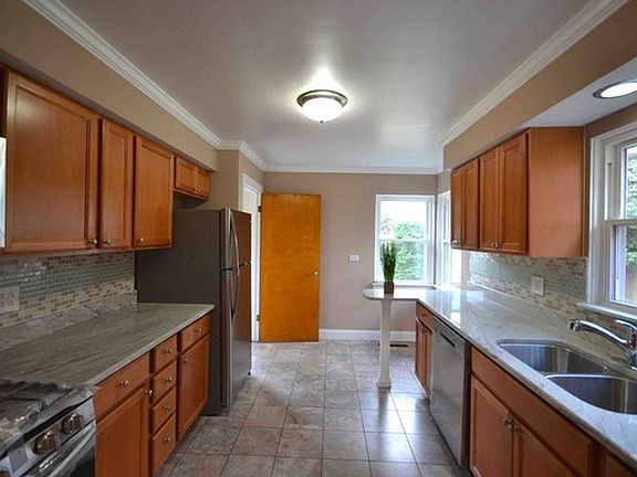 5th image of 3138 Cuyler Ave #0