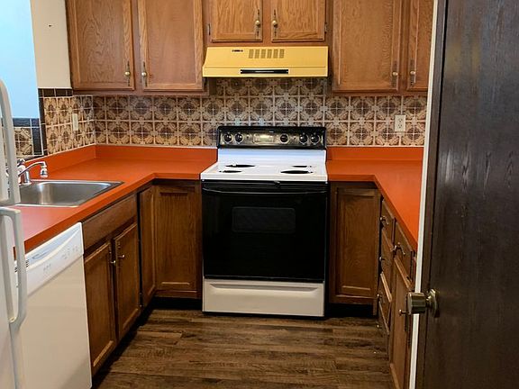 2nd image of 935 Northern Way #20