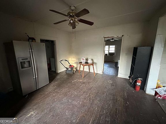 5th image of 10 Elm St