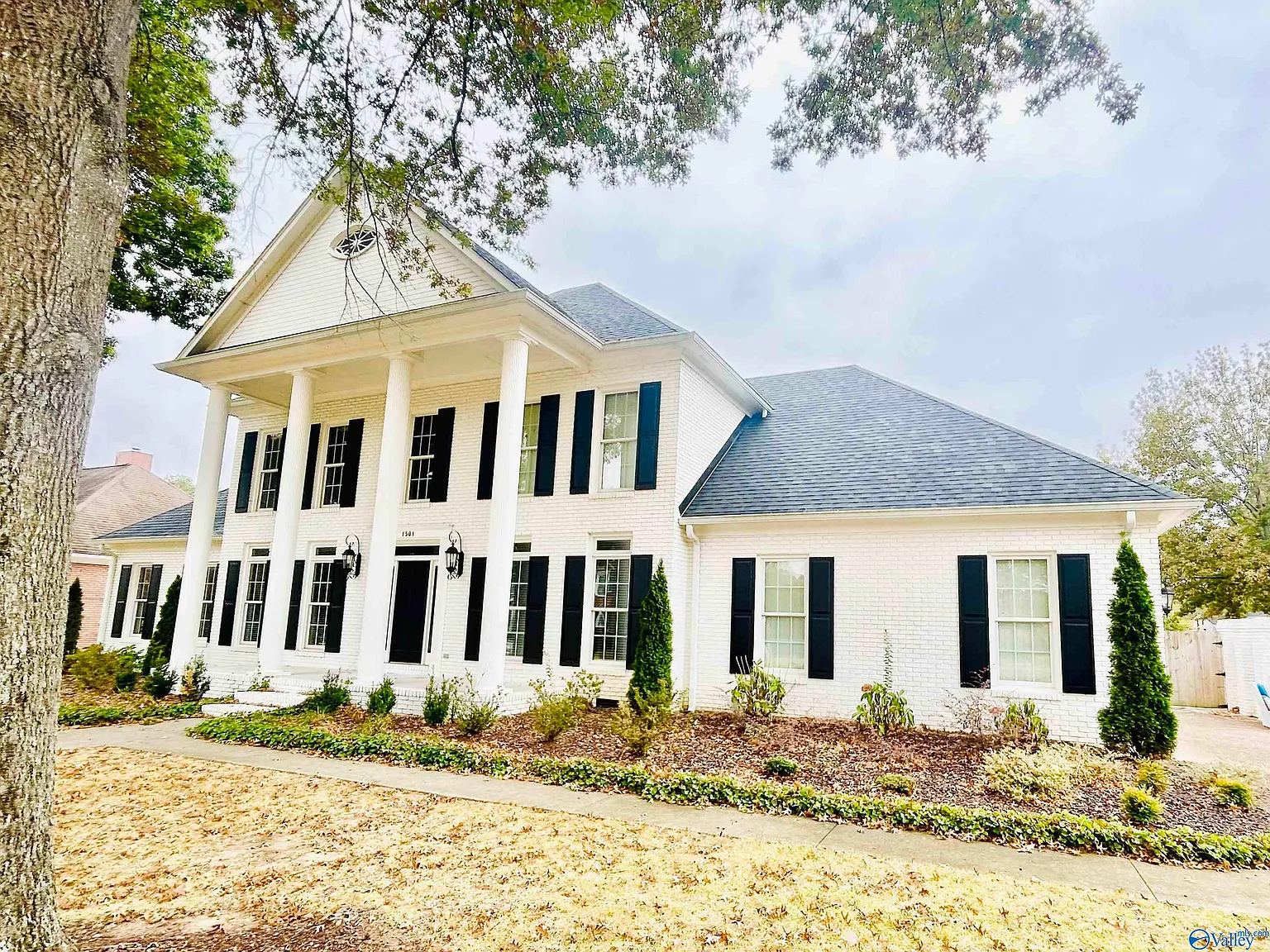 5 bed, 4.5 bath, 4182 sqft, $2,975 — Photo 2