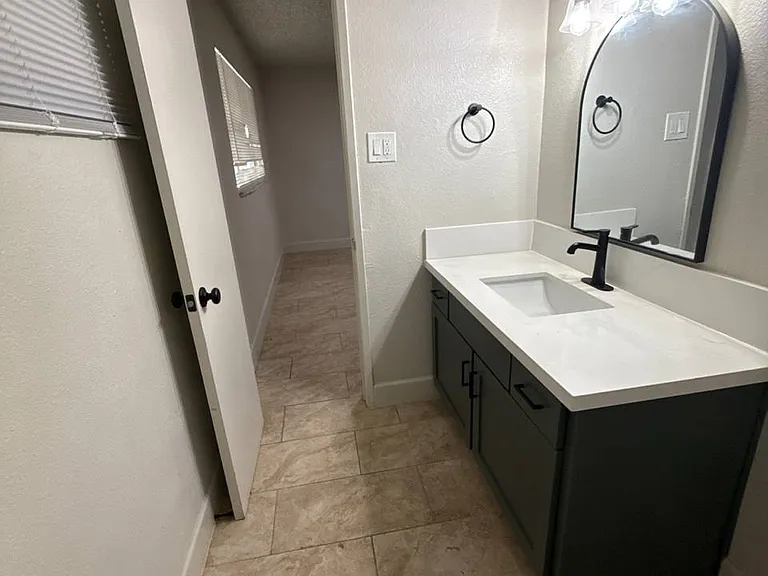 807 Castaic Ave #AVENUE1 — Photo 4
