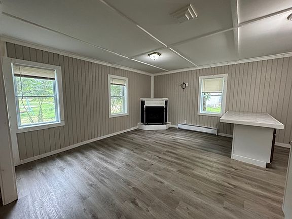 Gas fireplace, heats the whole unit well.
