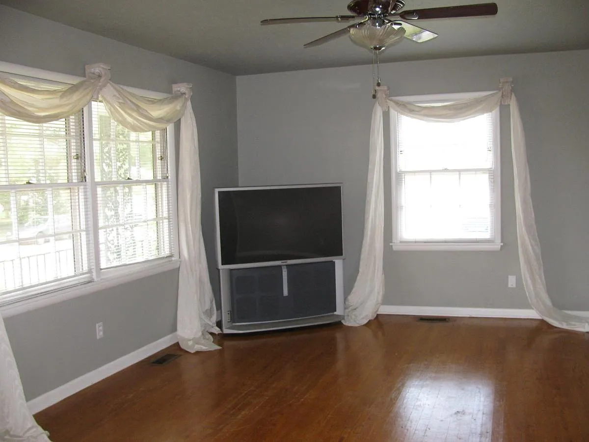 3 bed, 1.5 bath, 1115 sqft, $1,450 — Photo 2