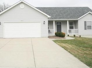 6013 Cross Pointe Dr, Cedar Hill, MO 63016