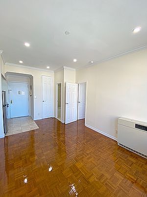 3rd image of 304 W 92nd St APT 8L
