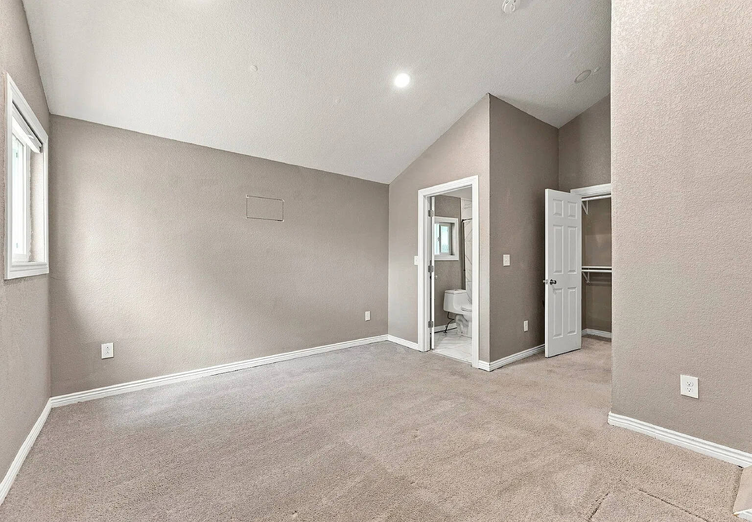 3 bed, 2.0 bath, 1206 sqft, $2,496 — Photo 4