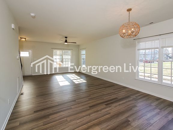 3rd image of 1719 Everett St