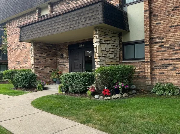 9196 South Rd APT E, Palos Hills, IL 60465