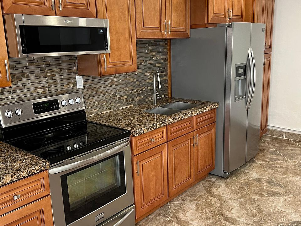 Full kitchen
