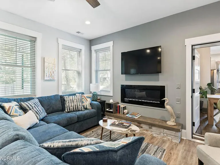 529 Spencer Farlow Dr #B — Photo 3