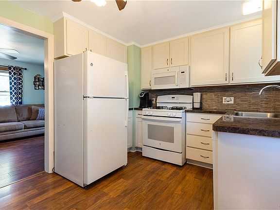 5th image of 77 Chapel Ave