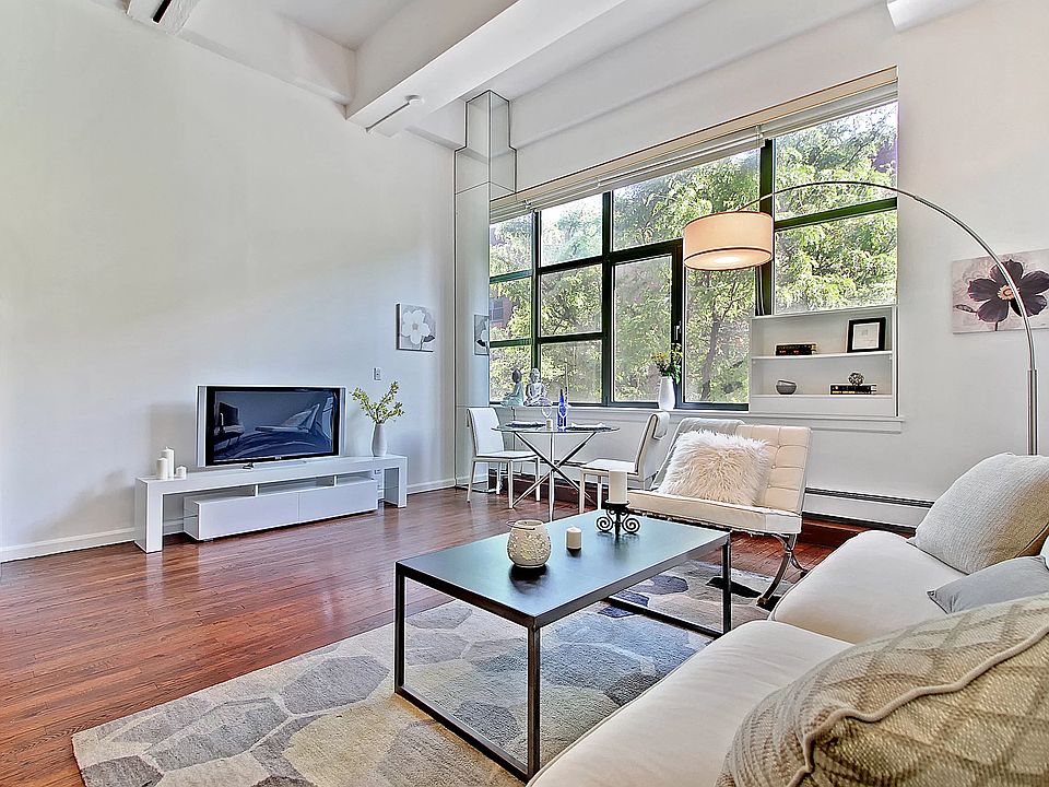1st image of 130 Barrow St APT 203