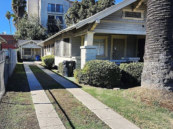 3rd image of 4305 S Flower St