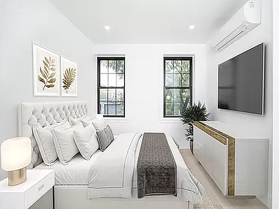 4th image of 169 Montrose Ave #2R